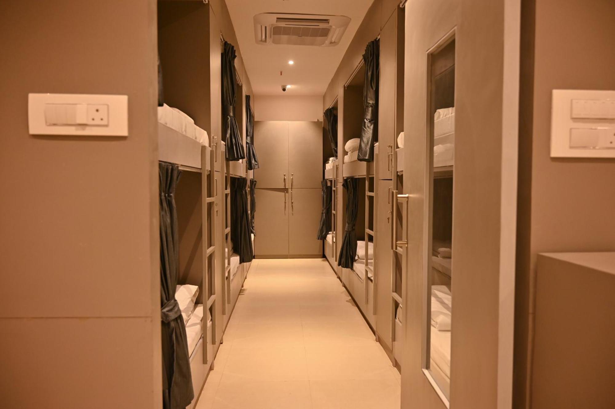 Bed & Bread Dormitory Bharuch Exterior foto